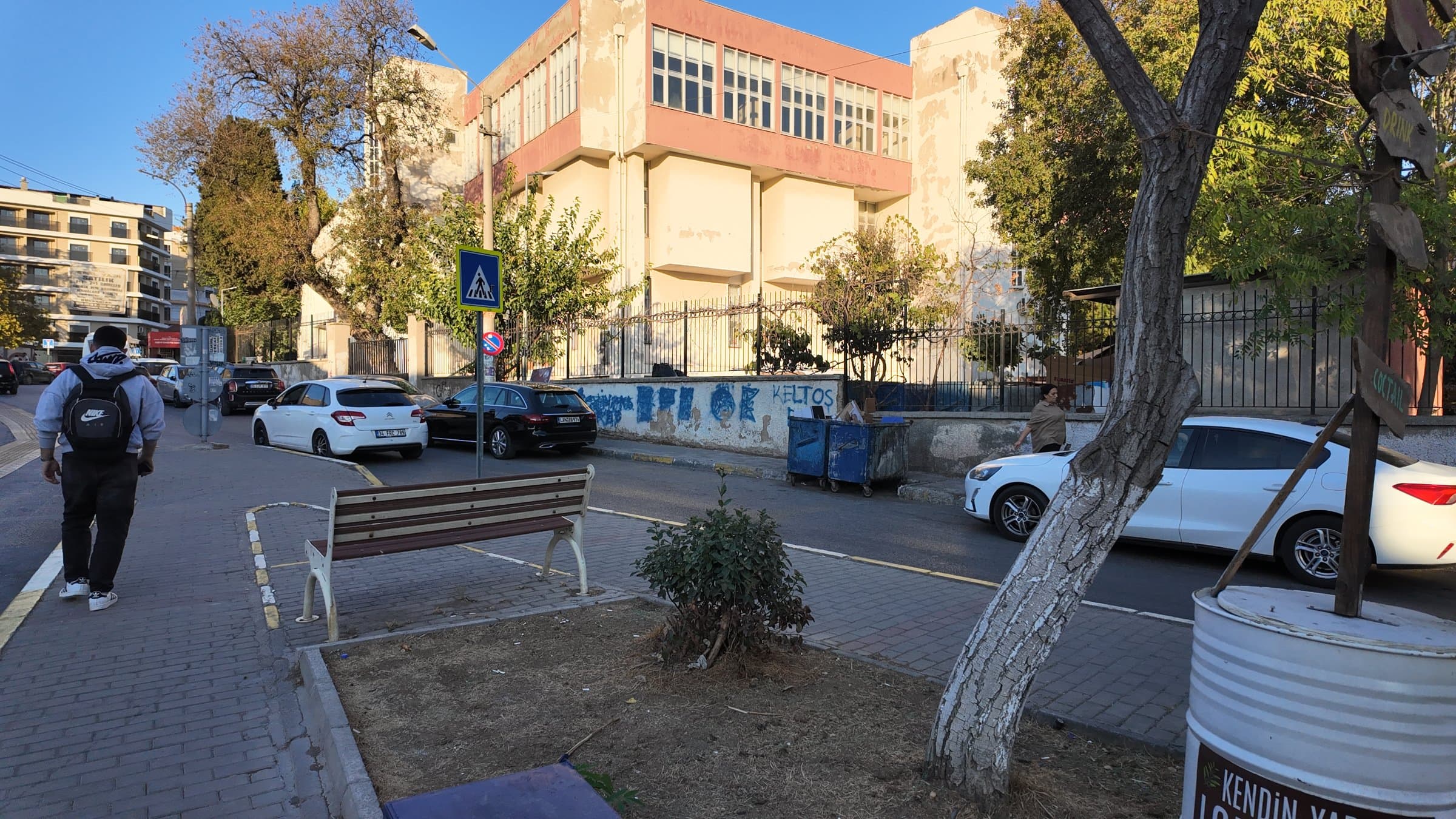 DOKUZÇEŞMELER MEYDANDA ÜNV. KARŞISI 300 M2 DEVREN KİRALIK CAFE